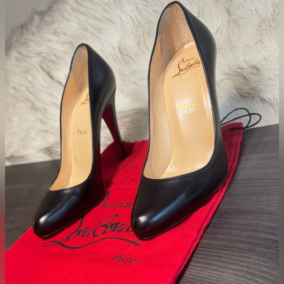 CHRISTIAN LOUBOUTIN
Black Patent Leather Pump ๐ ๐ฅ
NWT | EU 38.5 - Picture 7 of 15